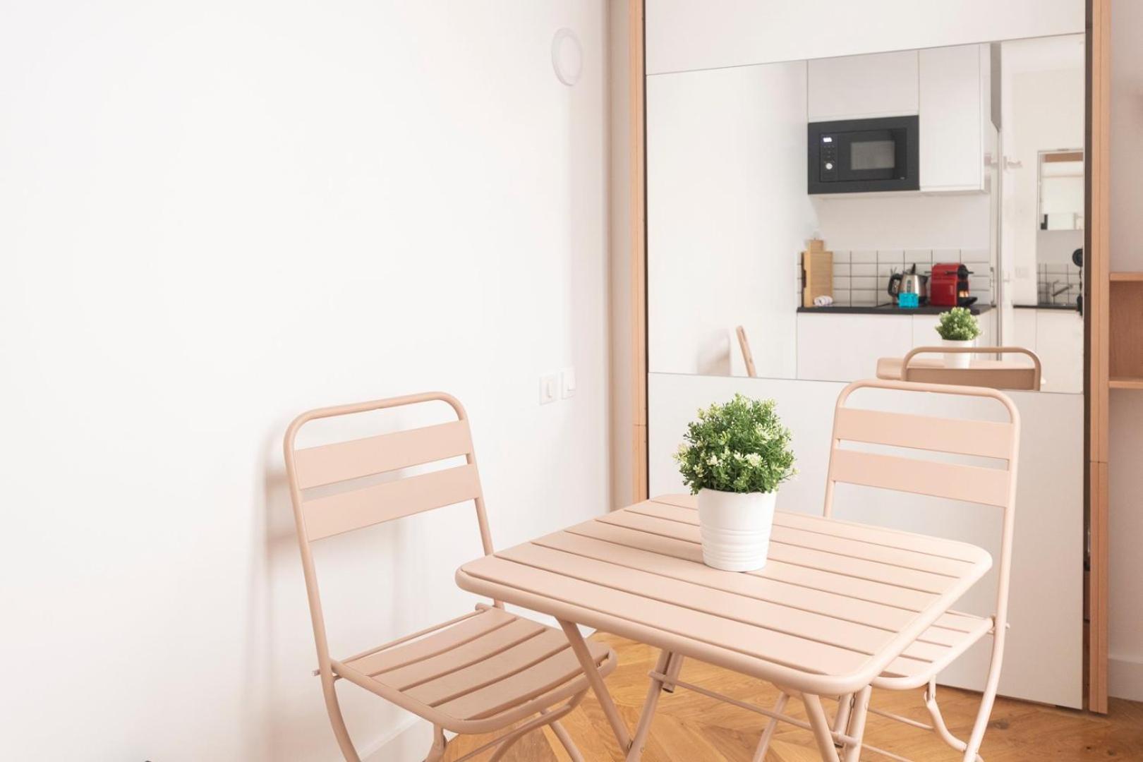 Super Mini - 2 Pax, Bed París