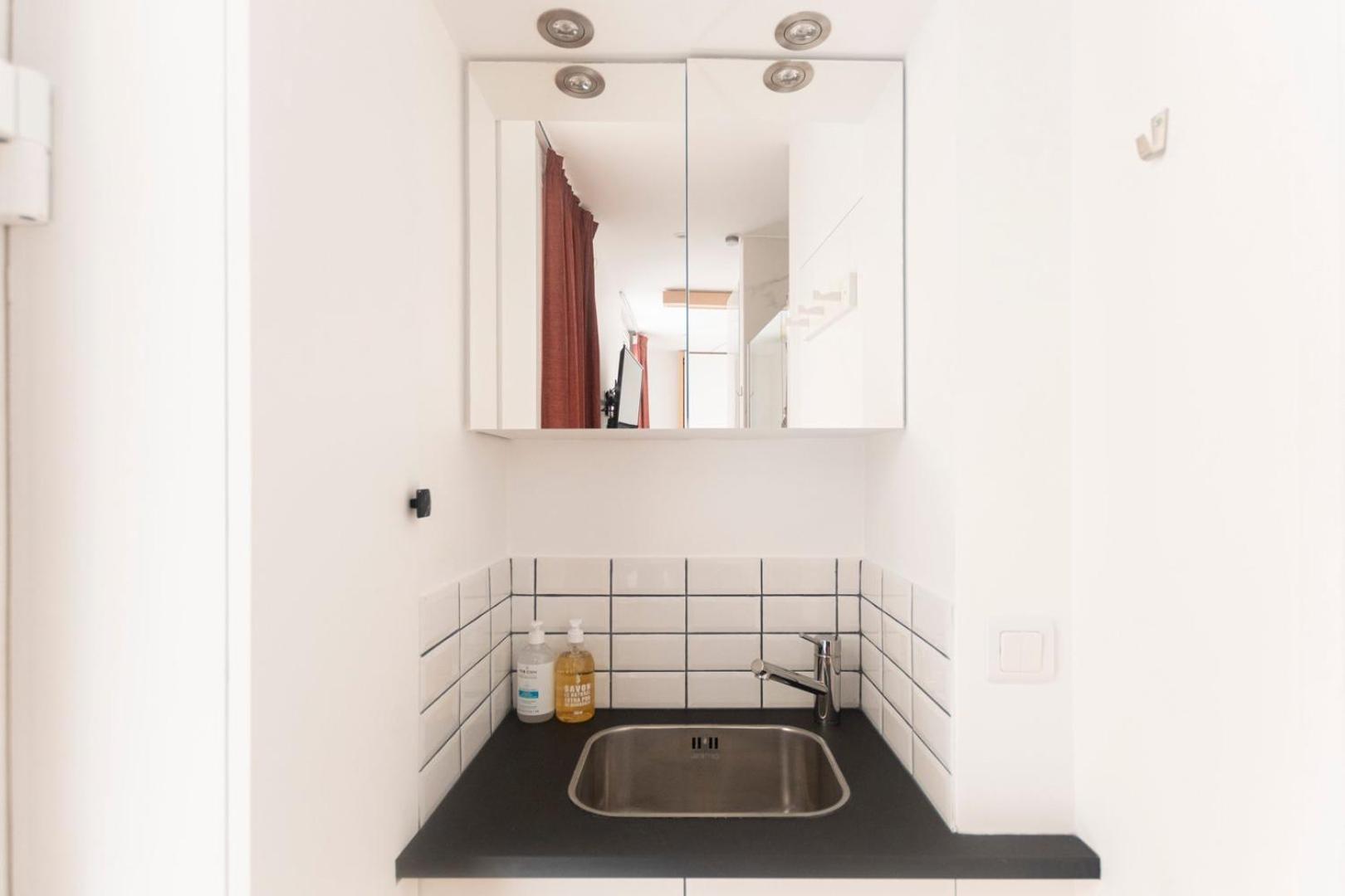Super Mini - 2 Pax, Bed París